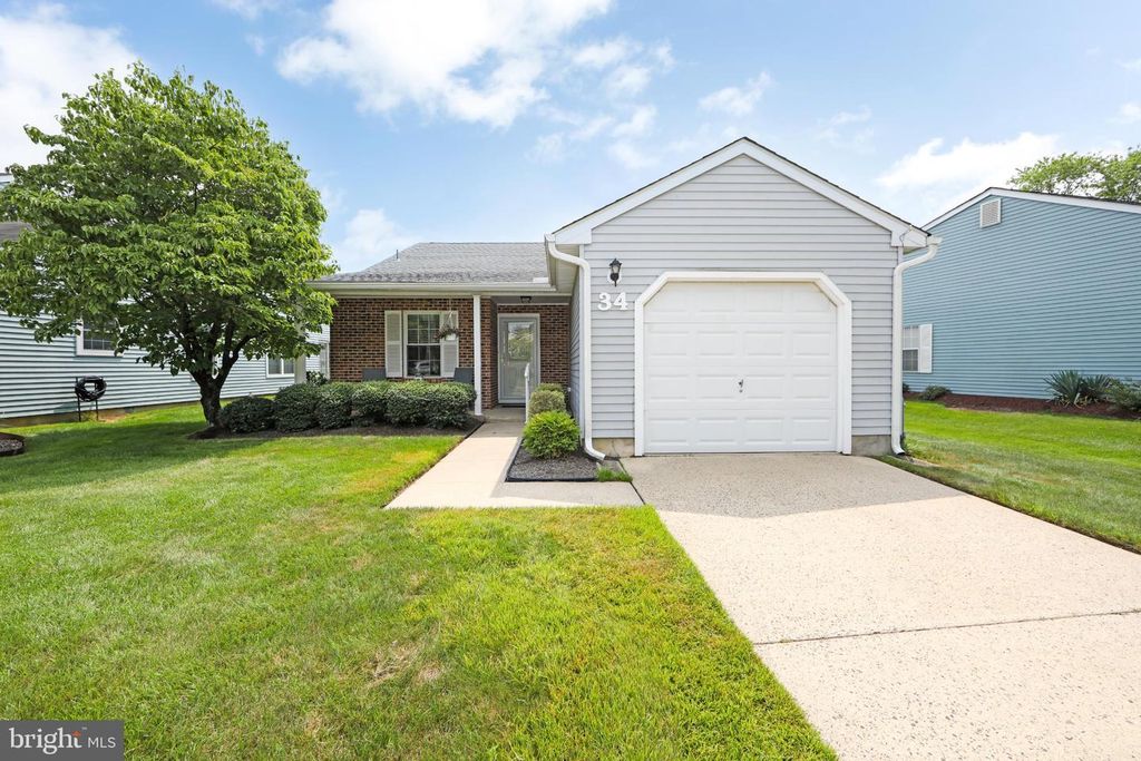 34 FAIRFAX DR, Mt Laurel, NJ 08054