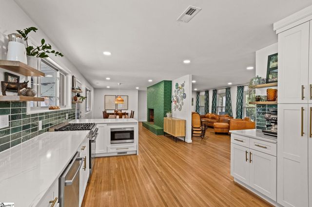 9401 Old White Horse Road, Greenville, SC 29617