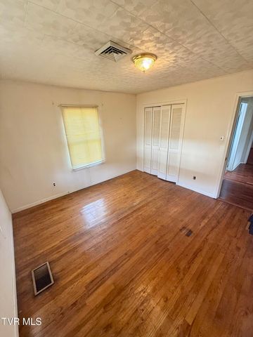 11446 Bedford Road, Coeburn, VA 24230