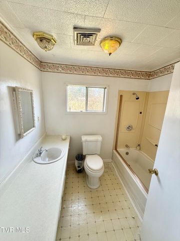 11446 Bedford Road, Coeburn, VA 24230