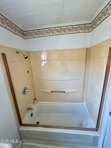 11446 Bedford Road, Coeburn, VA 24230