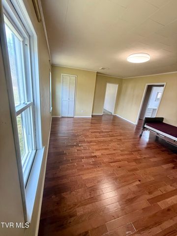 11446 Bedford Road, Coeburn, VA 24230