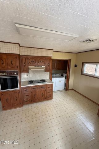 11446 Bedford Road, Coeburn, VA 24230