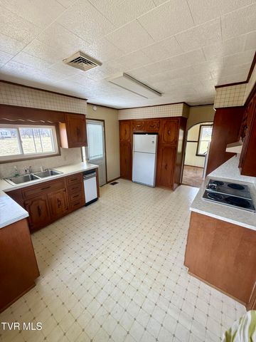 11446 Bedford Road, Coeburn, VA 24230