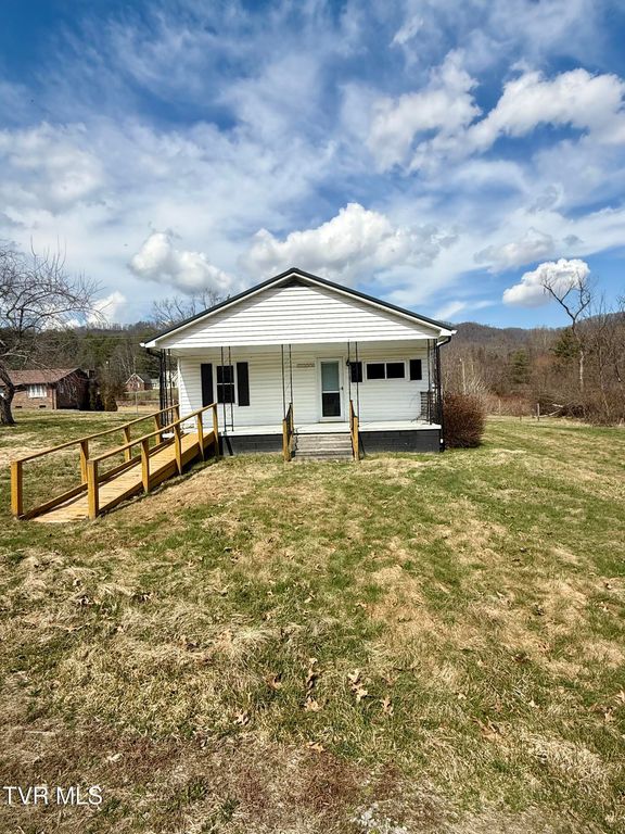 11446 Bedford Road, Coeburn, VA 24230
