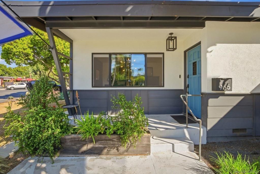 Image 3 of property listing at 965 Home Ave, Carlsbad, CA 92008