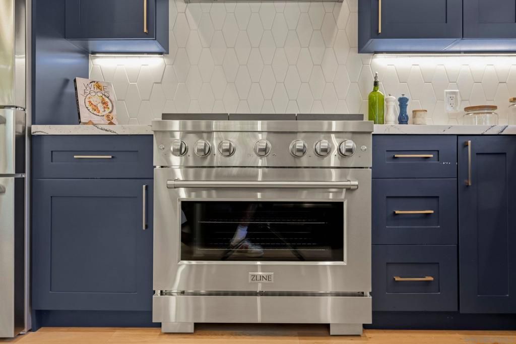 Image 9 of property listing at 965 Home Ave, Carlsbad, CA 92008