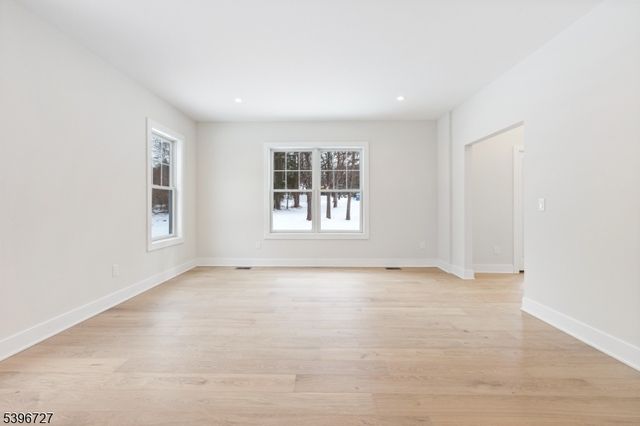 22 Furnace Rd, Chester Twp., NJ 07930