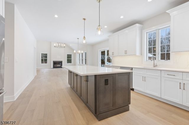 22 Furnace Rd, Chester Twp., NJ 07930