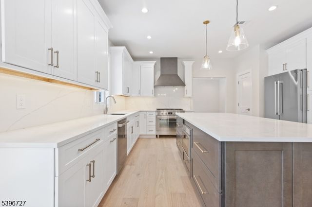 22 Furnace Rd, Chester Twp., NJ 07930