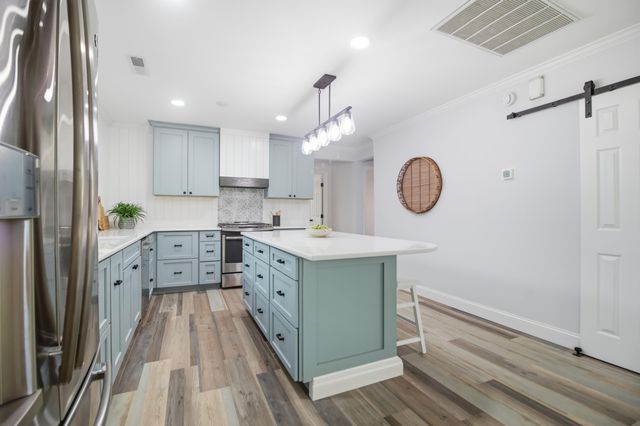 921 Hillsboro Drive, Charleston, SC 29407