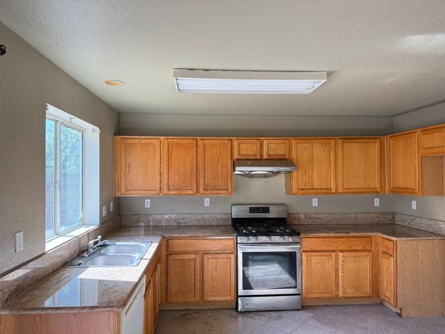 8368 Mcgray Way, Elk Grove, CA 95624