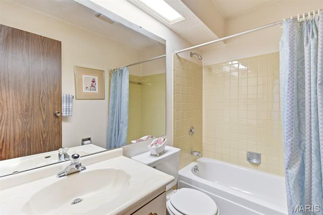 12123 Wesland Drive, Maryland Heights, MO 63043