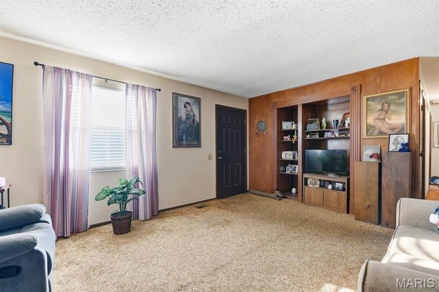 12123 Wesland Drive, Maryland Heights, MO 63043