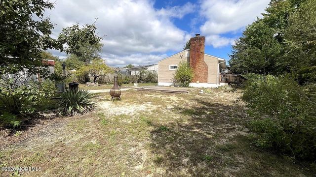33 Bucknell Drive, Toms River, NJ 08757