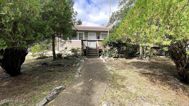 33 Bucknell Drive, Toms River, NJ 08757