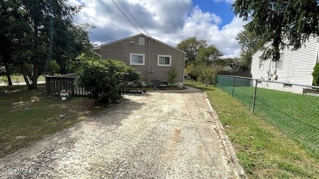 33 Bucknell Drive, Toms River, NJ 08757