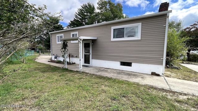 33 Bucknell Drive, Toms River, NJ 08757