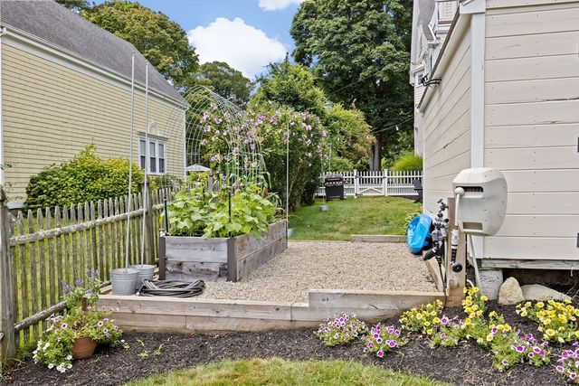 561 Washington St, Duxbury, MA 02332