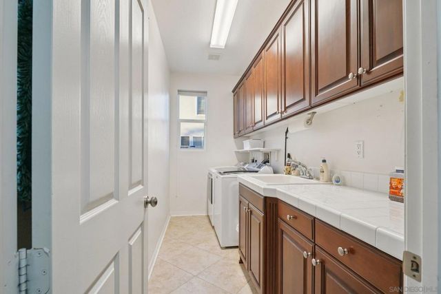 9471 Estrella Hills St, Riverside, CA 92508