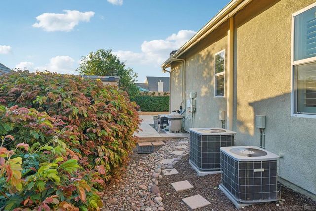 9471 Estrella Hills St, Riverside, CA 92508