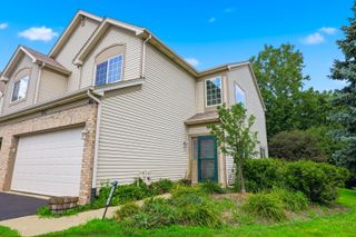 1061 Woodview Court, Aurora, IL 60502