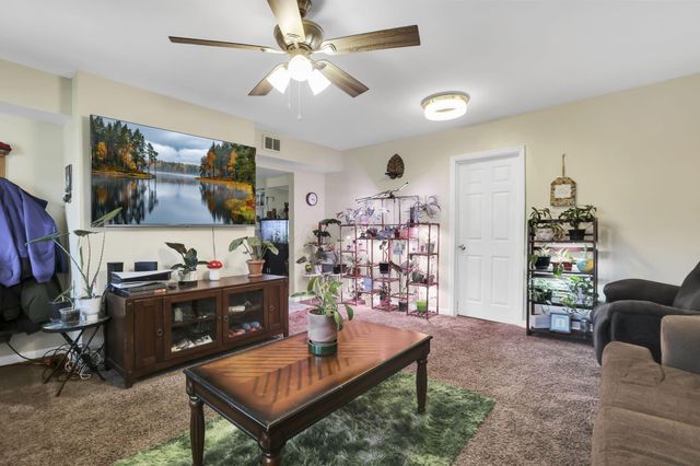 18 W Center Street, London, OH 43140