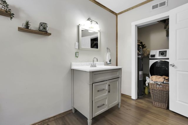 18 W Center Street, London, OH 43140