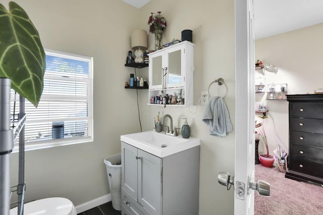 18 W Center Street, London, OH 43140