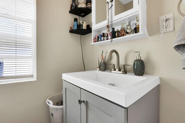 18 W Center Street, London, OH 43140