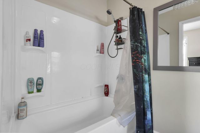 18 W Center Street, London, OH 43140