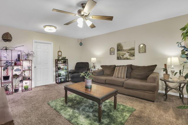 18 W Center Street, London, OH 43140