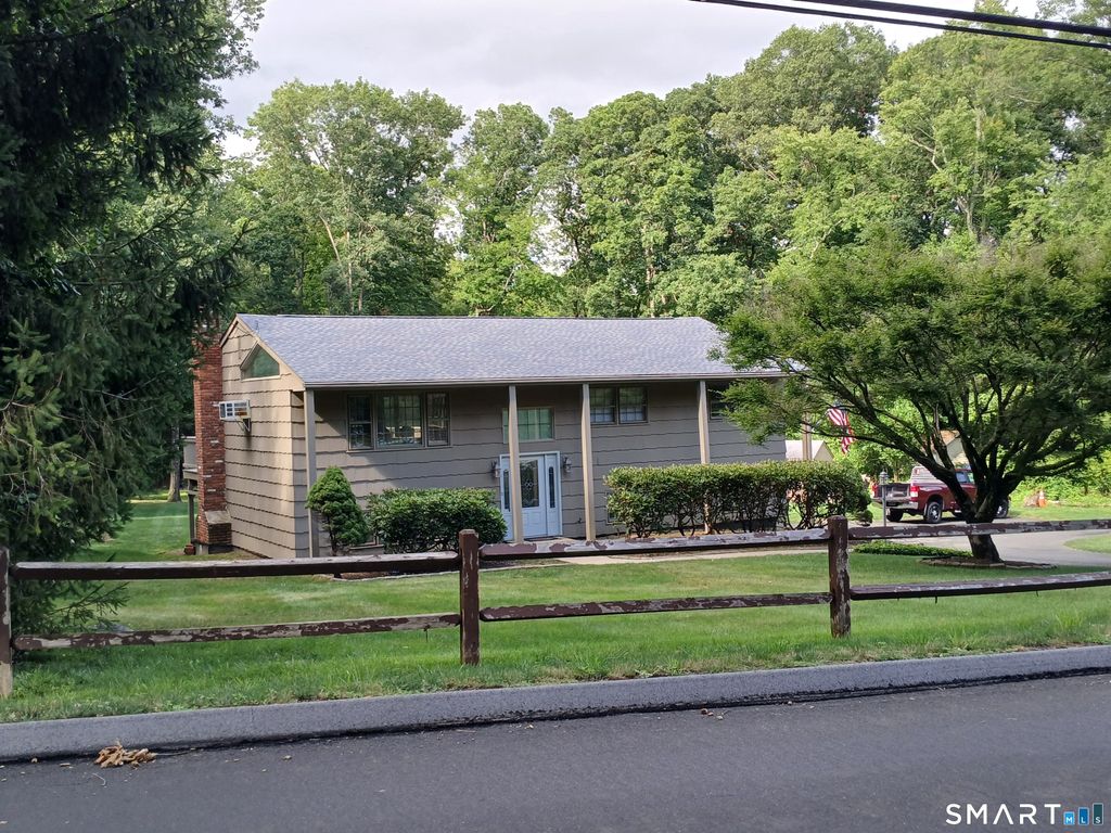 40 Huckleberry Hill Road, Brookfield, CT 06804