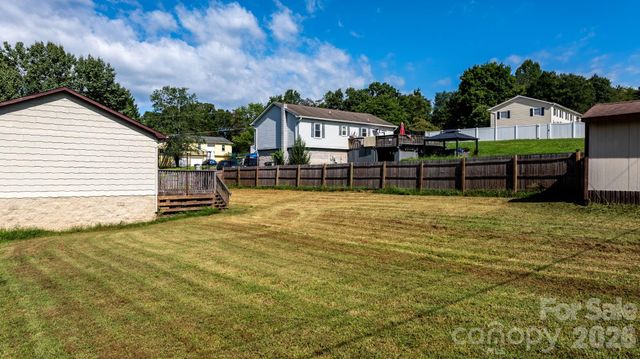 804 Southside Court, Lenoir, NC 28645