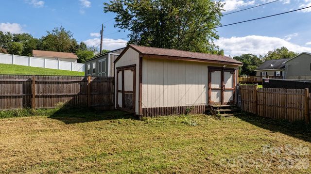 804 Southside Court, Lenoir, NC 28645