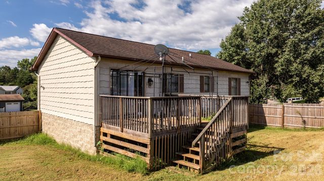 804 Southside Court, Lenoir, NC 28645