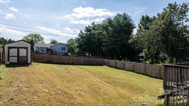 804 Southside Court, Lenoir, NC 28645