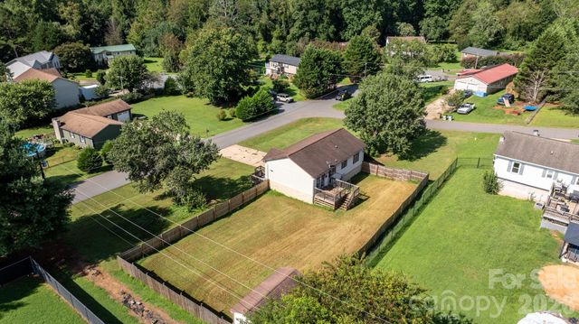 804 Southside Court, Lenoir, NC 28645