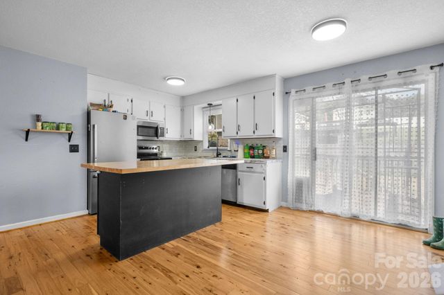 804 Southside Court, Lenoir, NC 28645