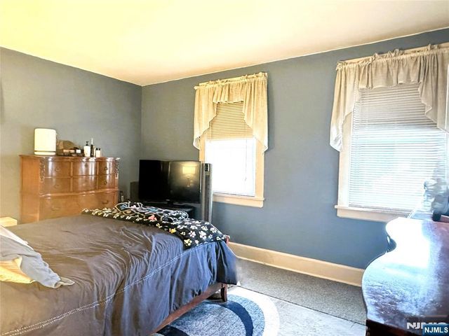 84 Haring Street, Bergenfield, NJ 07621