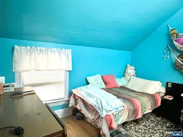 84 Haring Street, Bergenfield, NJ 07621