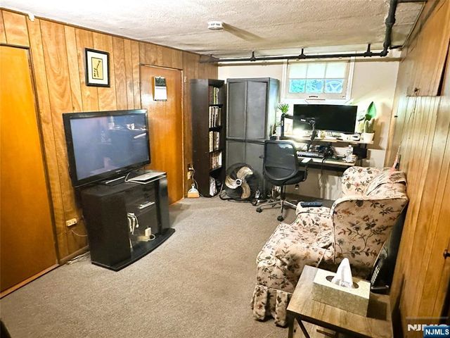 84 Haring Street, Bergenfield, NJ 07621