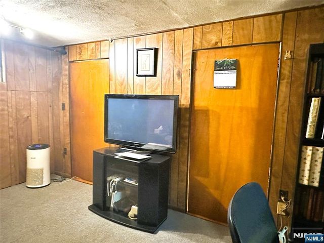 84 Haring Street, Bergenfield, NJ 07621