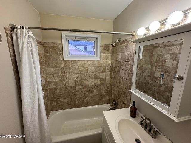 123 Carr Avenue, Bowling Green, OH 43402