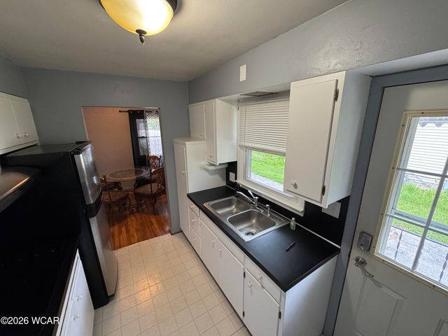 123 Carr Avenue, Bowling Green, OH 43402