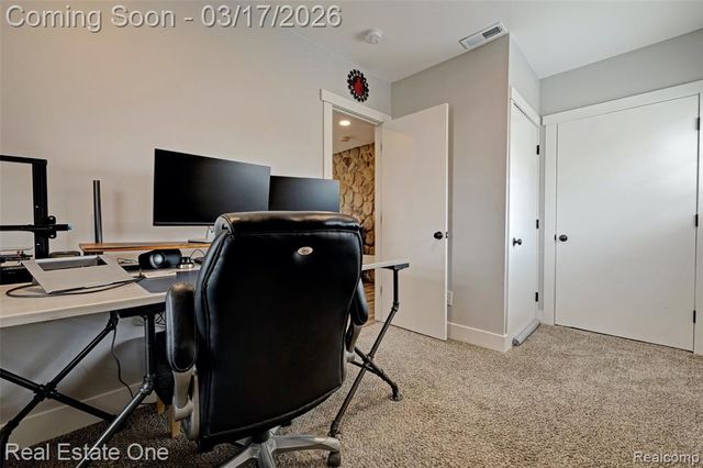 11068 N Fenton Road, Fenton, MI 48430