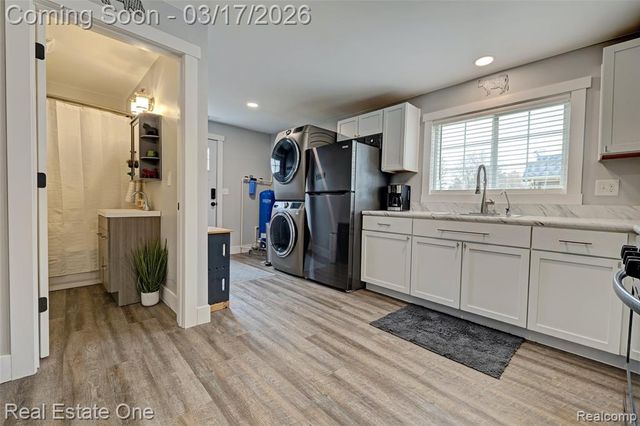 11068 N Fenton Road, Fenton, MI 48430