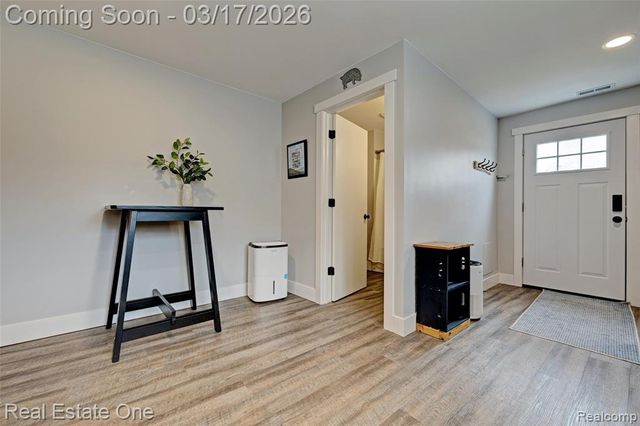 11068 N Fenton Road, Fenton, MI 48430