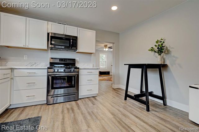 11068 N Fenton Road, Fenton, MI 48430