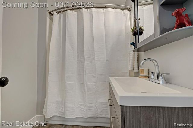 11068 N Fenton Road, Fenton, MI 48430